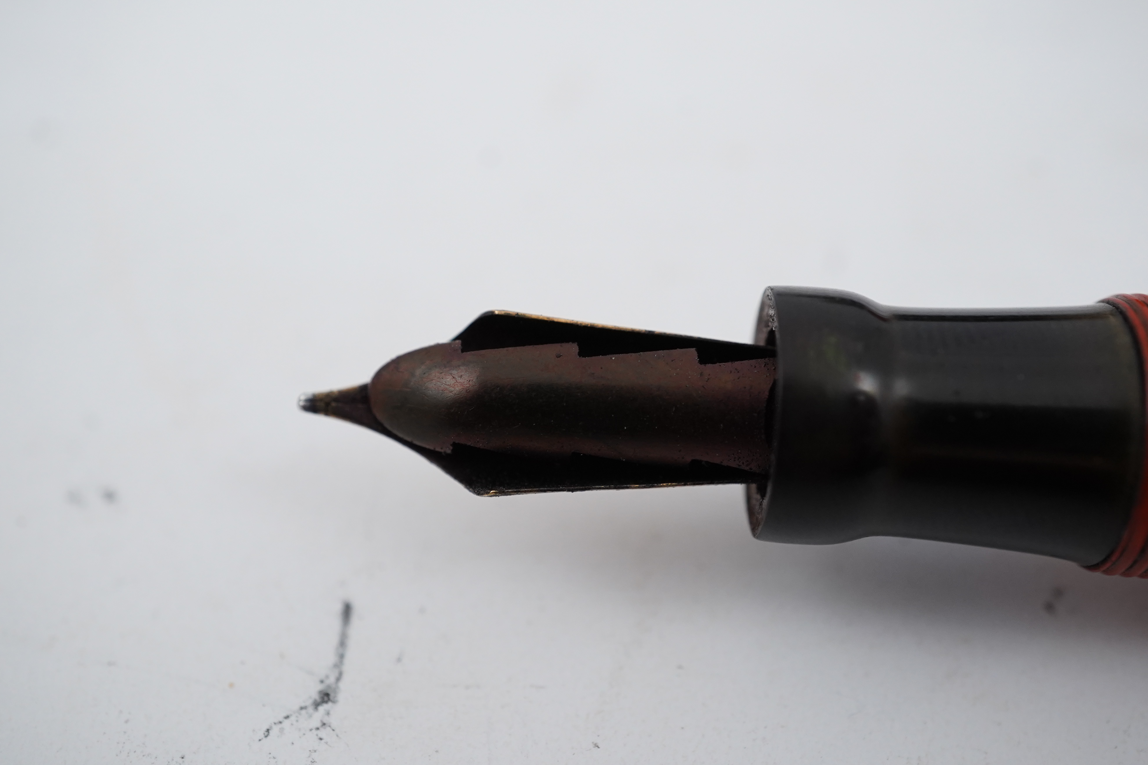 A Parker Duofold Lucky Curve fountain pen, and matching propelling pencil. Condition - poor